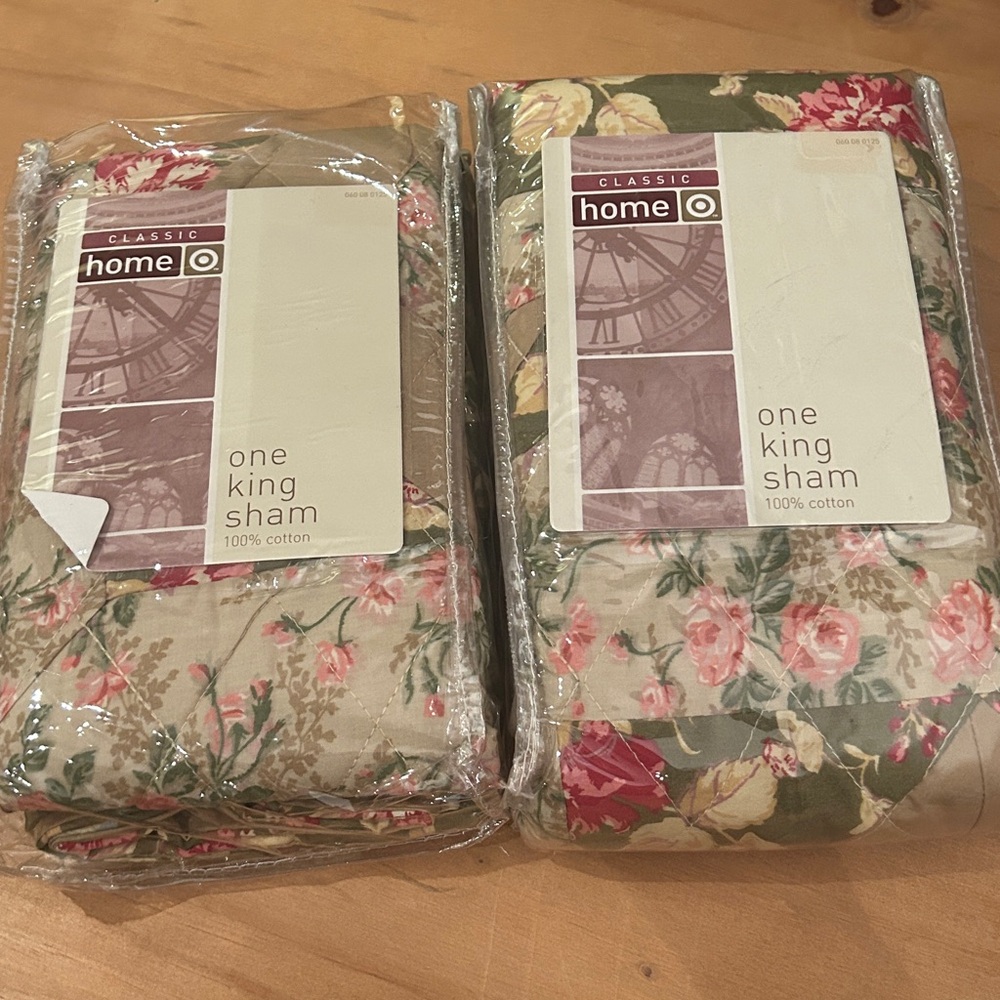 Vintage Classic Home Quilted 2pc king shams. NWT